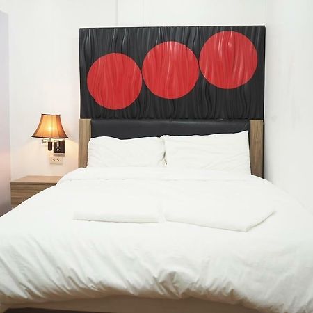 Pook Swan House Hotel Pattaya Room photo