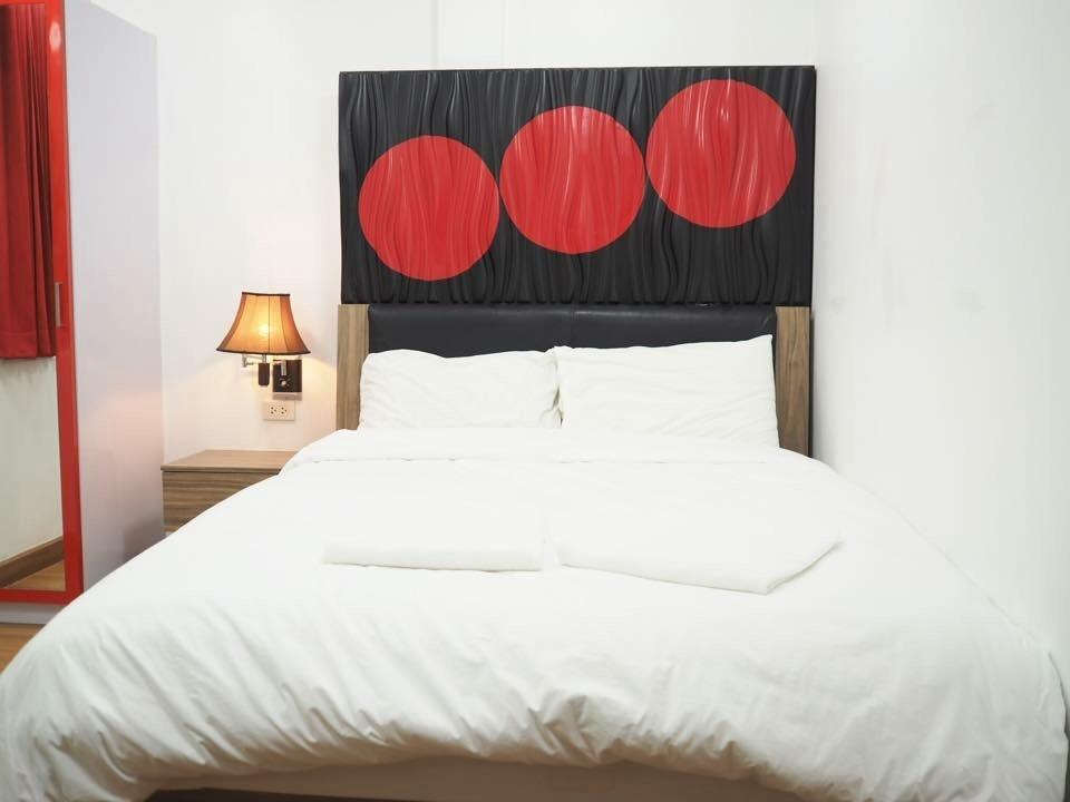 Pook Swan House Hotel Pattaya Room photo