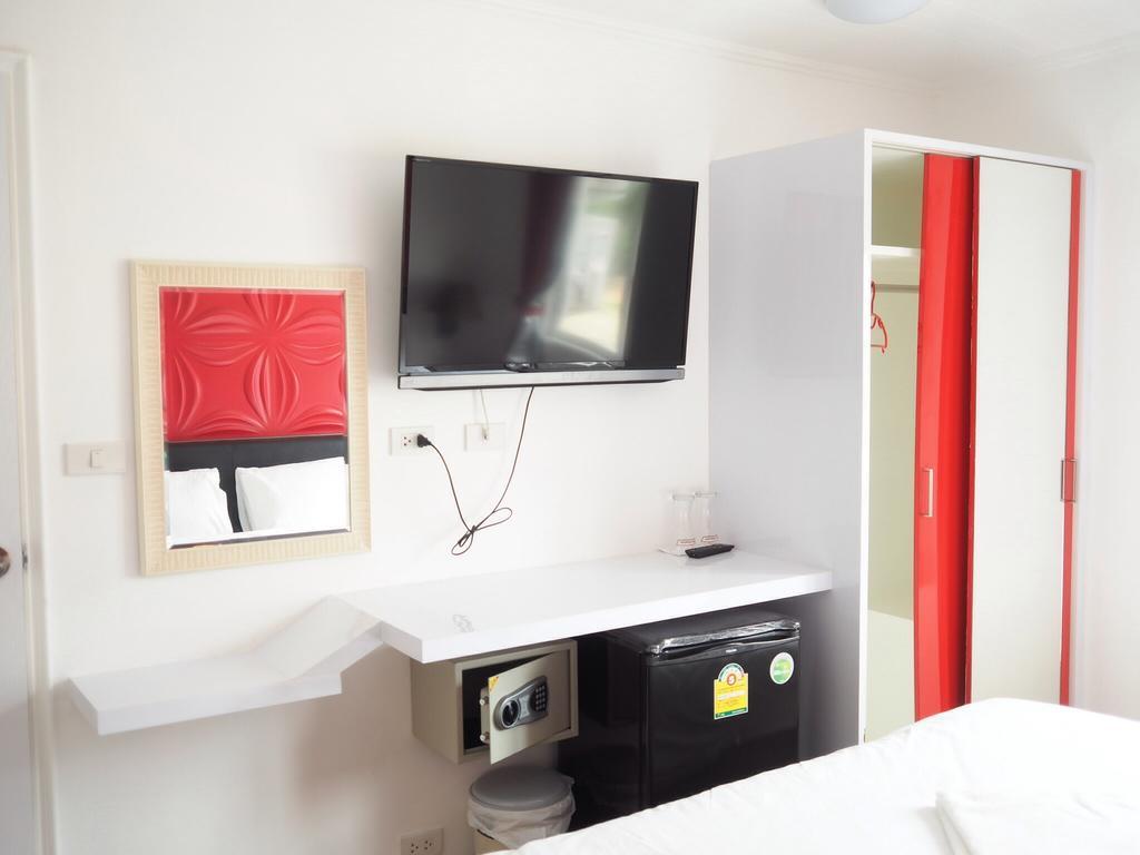Pook Swan House Hotel Pattaya Room photo