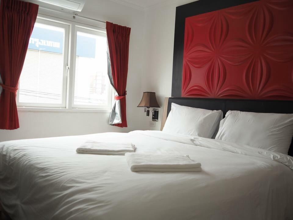 Pook Swan House Hotel Pattaya Room photo