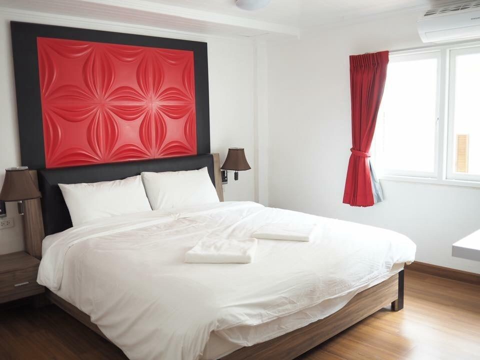 Pook Swan House Hotel Pattaya Room photo